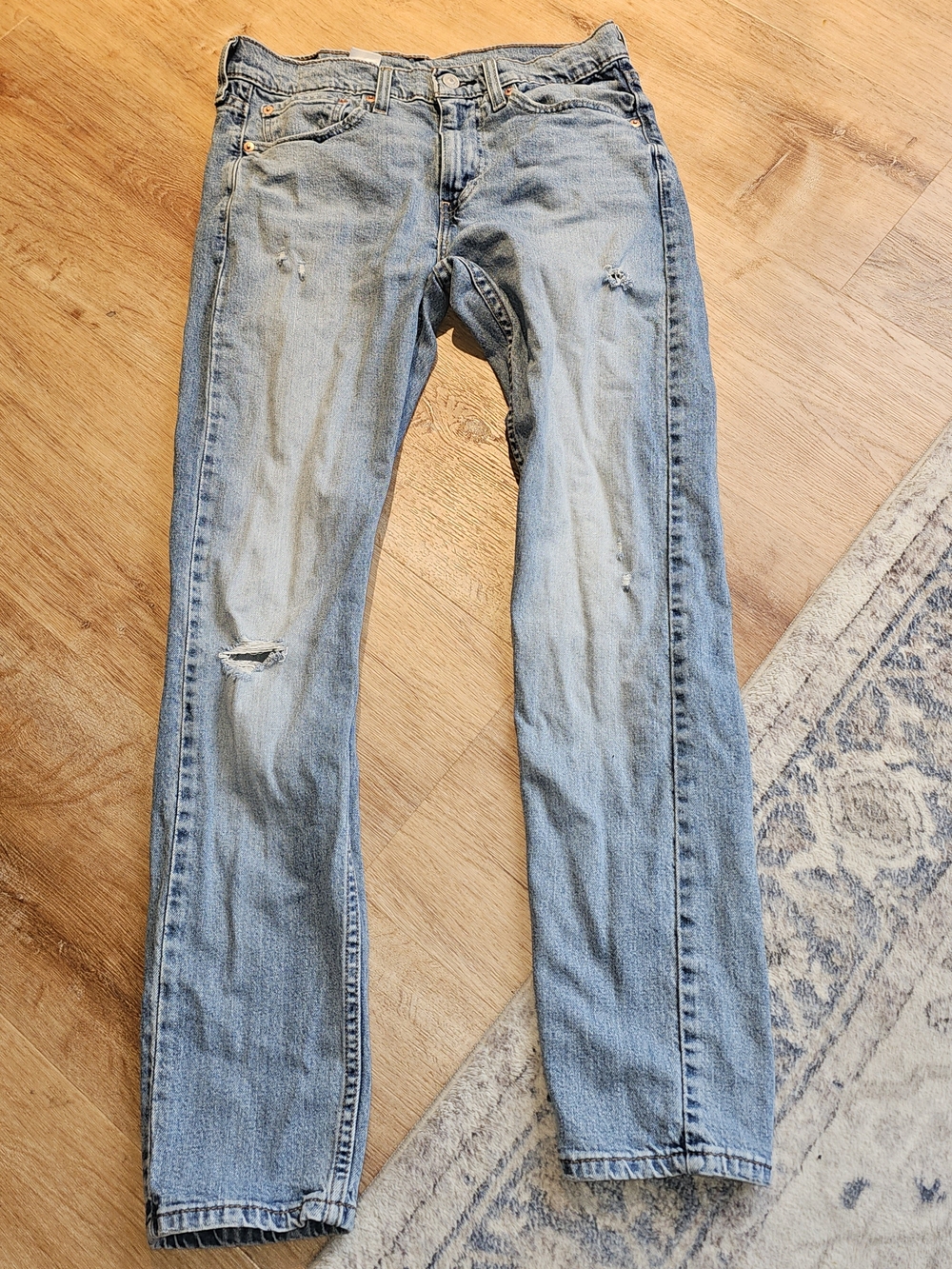 Levi's 510 Skinny Fit Men's Jeans in a light medium distressed wash Size 31x32